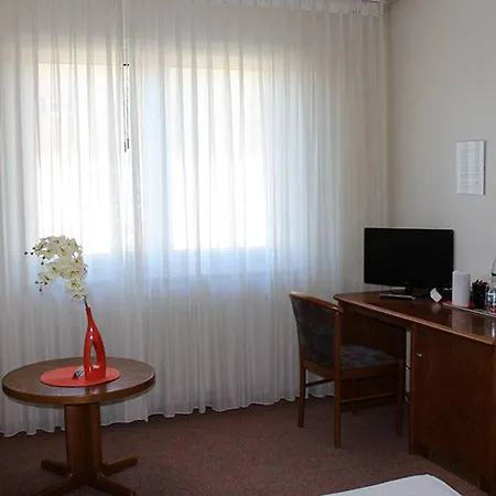 La Taverna Szálloda Rosbach vor der Höhe